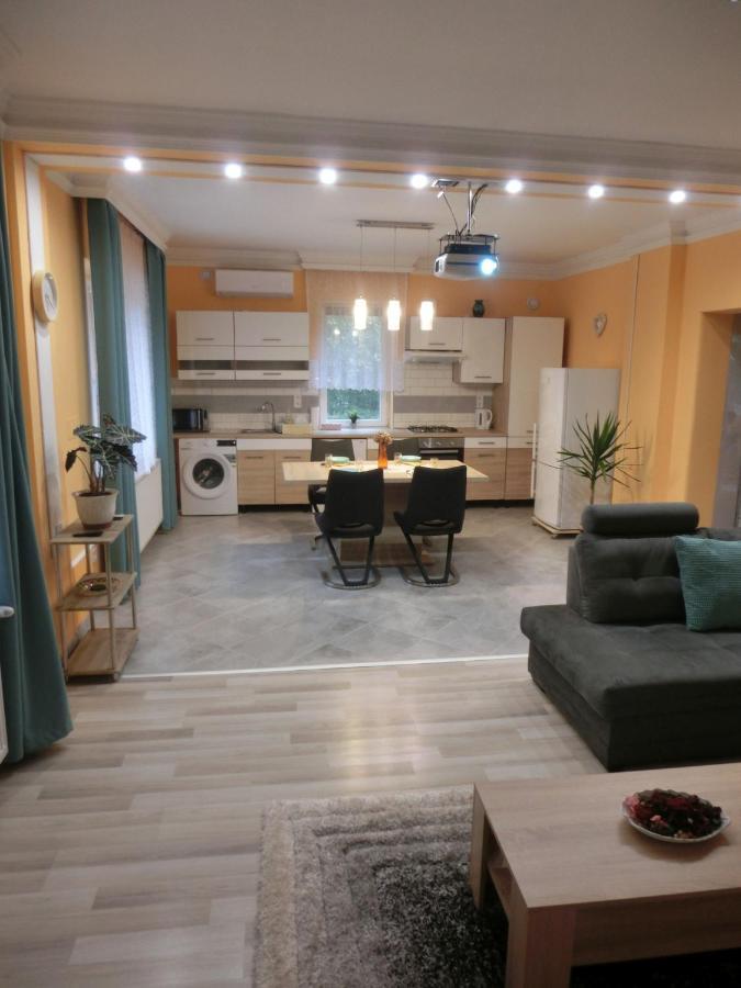 Pilis Apartman Piliscsaba Екстер'єр фото